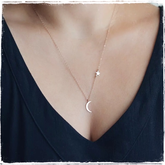 Jewelry - 🎉HP🎉 NEW! Star & Moon Dainty Necklace